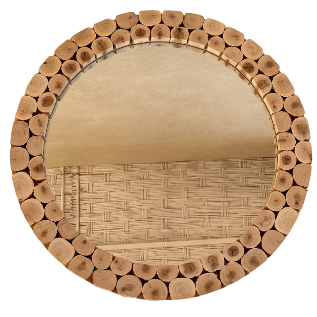 Handgemaakte spiegel met gerecyclede houten moza&iuml;eklijst